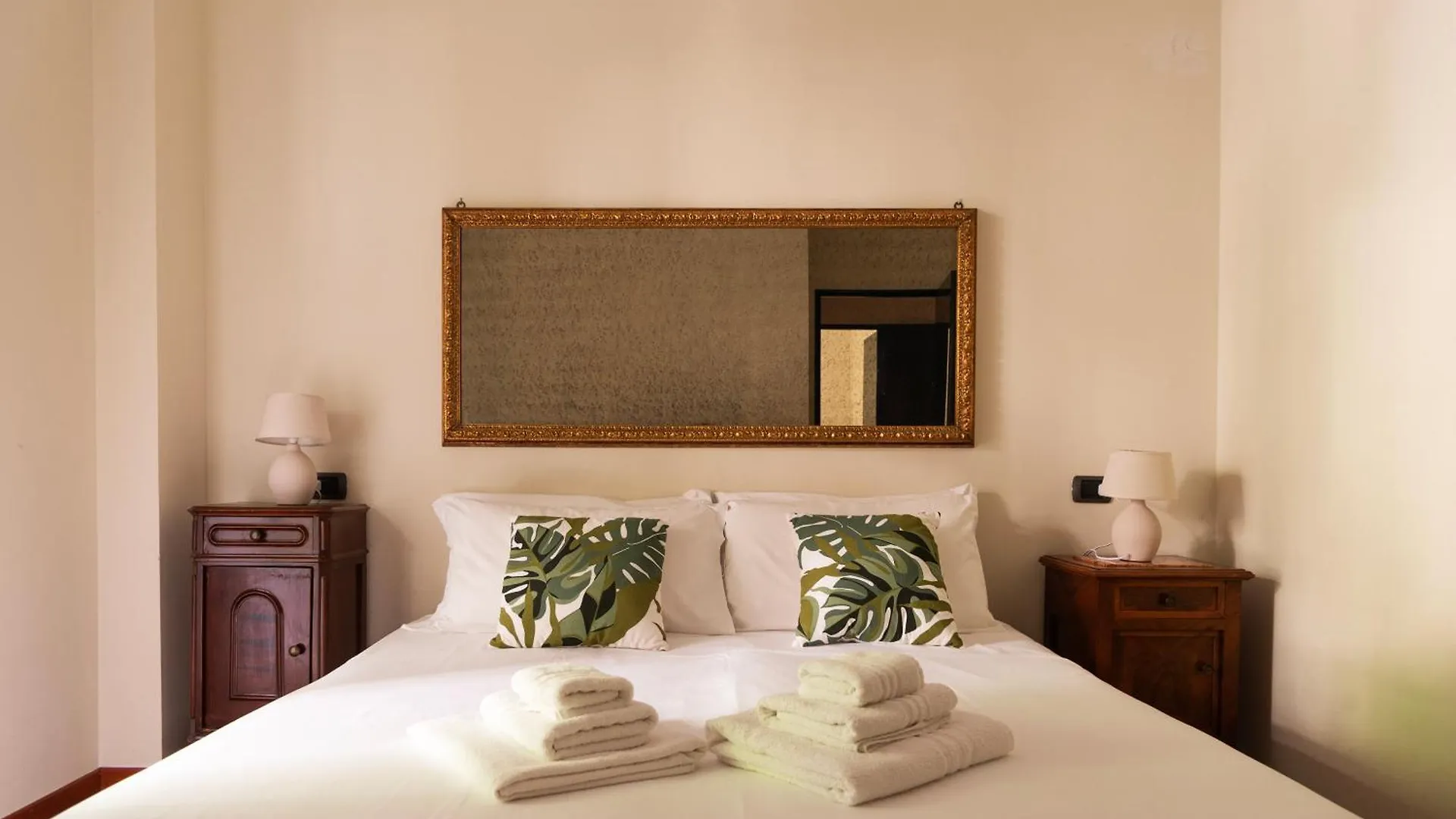 Moscova-Brera Elegante Con Giardino Privato Apartment Milan Italy