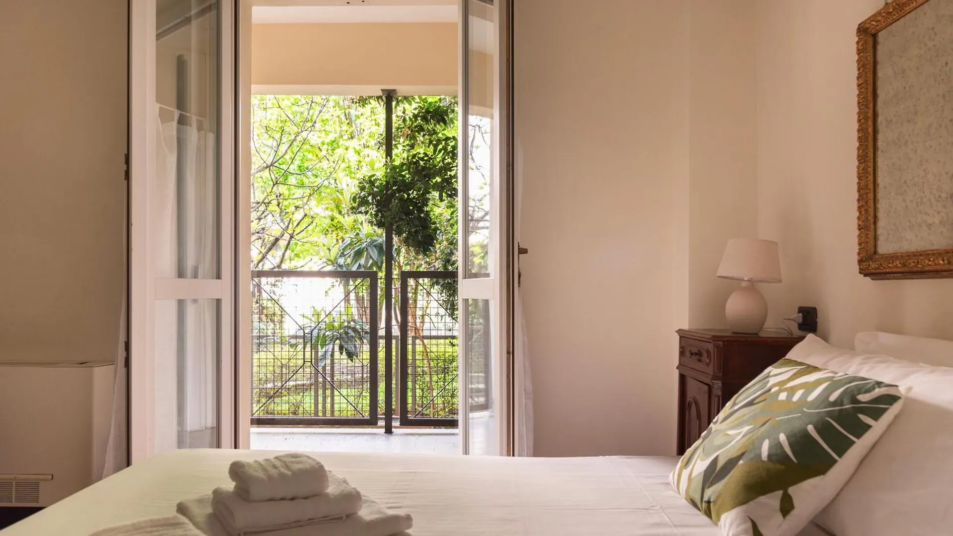 Moscova-Brera Elegante Con Giardino Privato Apartment Milan Italy